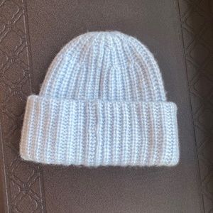 NWT Aritzia (Wilfred) “Whistler” beanie in light blue.